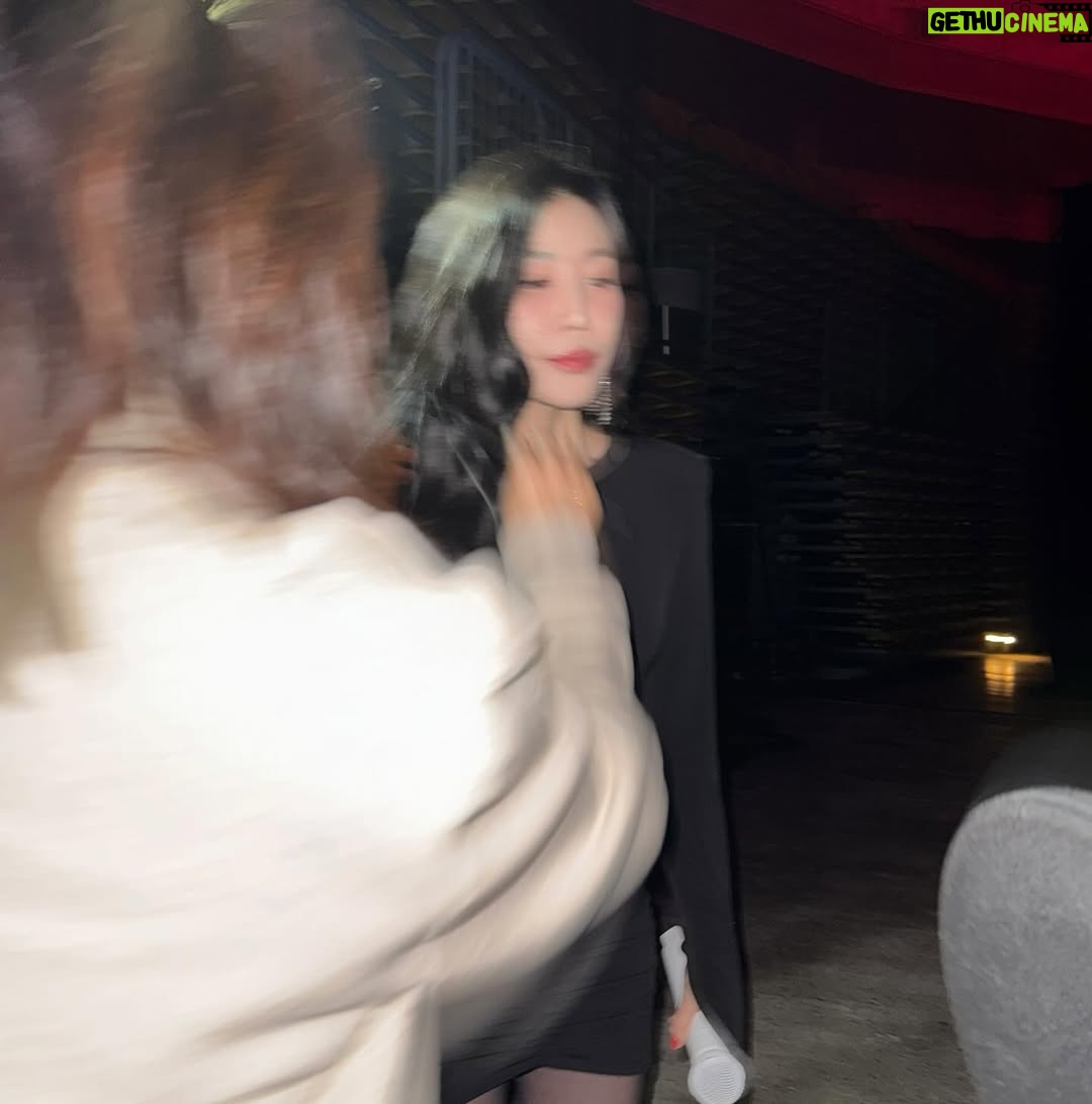 Lee Hae-ri - 31.8K Likes - 사진이 좀 많은댑🫣
다들 잘 쉬고 있어요??
저는 푹푹 쉬고 있어요
많이 먹고 많이 잘 거예요
모두 연휴에 맛있는 것도 먹고
최대한 적게 움직이고
돼해 복 많이 받아요💕
.
.
.
곧 유튭 업로드도 해볼게요!!!!와하하
하이팅!!!!