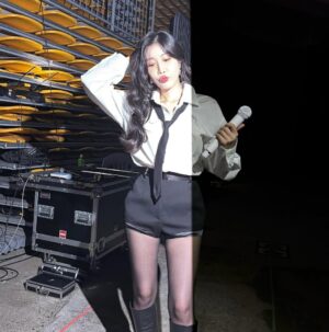 Lee Hae-ri Instagram - 사진이 좀 많은댑🫣
다들 잘 쉬고 있어요??
저는 푹푹 쉬고 있어요 
많이 먹고 많이 잘 거예요
모두 연휴에 맛있는 것도 먹고 
최대한 적게 움직이고 
돼해 복 많이 받아요💕
.
.
.
곧 유튭 업로드도 해볼게요!!!!와하하
하이팅!!!!