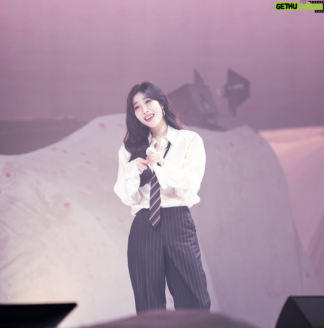 Lee Hae-ri - 31.8K Likes - 사진이 좀 많은댑🫣
다들 잘 쉬고 있어요??
저는 푹푹 쉬고 있어요
많이 먹고 많이 잘 거예요
모두 연휴에 맛있는 것도 먹고
최대한 적게 움직이고
돼해 복 많이 받아요💕
.
.
.
곧 유튭 업로드도 해볼게요!!!!와하하
하이팅!!!!