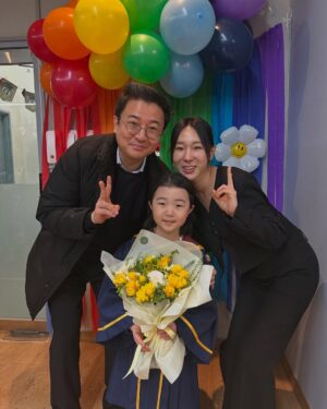 Lee Ji-hye Instagram - 내딸의 유치원 졸업식
오열
오열
이렇게 눈물이 난다고? ㅠ

축하해 내딸❤️