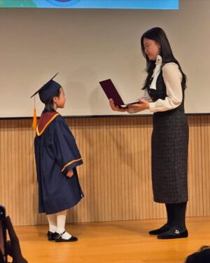 Lee Ji-hye Instagram - 내딸의 유치원 졸업식
오열
오열
이렇게 눈물이 난다고? ㅠ

축하해 내딸❤️