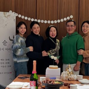 Lee Mi-do Instagram - 설 명절을 시작으로 
두 번의 칠순 
감자의 유치원 졸업
중간중간 촬영
초등 입학준비
이사 준비 
2월이 끝나간다.. 

#붙드러매정신!!