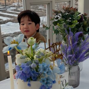 Lee Mi-do Instagram - 설 명절을 시작으로 
두 번의 칠순 
감자의 유치원 졸업
중간중간 촬영
초등 입학준비
이사 준비 
2월이 끝나간다.. 

#붙드러매정신!!