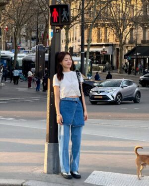Lee Si-young Instagram - 🇫🇷✨
파리출장내내 너무 잘입고 메고 돌아다닌 잉크 핫템들❤️👍🏻🥹
아니 이 데님 무슨일… 왤케이뻐요😍어디에 입어도 어떻게 입어도 다 예쁘공🫶🏻가방은 진짜…. 요즘 매일매일 들고 댕기는데 다들 물어본다는ㅎㅎ

노을질때가 가장 아름다운 에펠탑 안녕✨✨✨✨✨
나중에 다시만나👋🏻
매일매일이 사랑하는 사람들과 이렇게 평화롭다면 얼마나 좋을까🫧💗🙏🏻
파리 끝!!!!!💋💃🏻💄