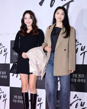 Lee So-yeon Instagram - #영화승부 #시사회
#윤아언니랑 ♡
넘재밌어요~~~바둑모르는데 
영화의 따뜻함과 긴장감 #최고
#승부