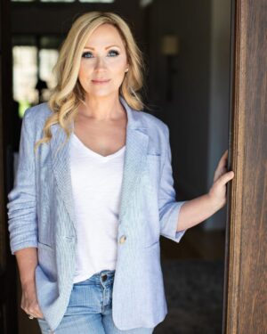 Leigh-Allyn Baker Instagram - Several months back I had the awesome privilege of photographing my dear friend Leigh-Allyn Baker’s headshots and book promo photos! 
The camera loves her and seriously those blue eyes!!!
Her amazing children’s book “One Small Little Voice” is available now at BraveBooks.com @bravebooks.us @l_a_baker_13 @digismilesphotography