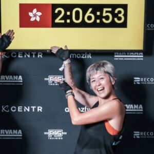 Leila Tong Instagram - 上年7月開始跑步，11月頭去咗跑步11km “Run The City”，繼而11月中開始力量訓練，今年2月頭去咗玩 “Hyrox”，之後3月頭都仲有啲嘢玩，不過係會輕鬆好多嘅8.4km Fun run🤣
對於從來都冇認真做過呢種訓練嘅我，真係冇諗過用兩個半月時間，可以操到完成咗呢個有啲癲嘅比賽。今次我參加嘅係女子雙人嘅組別，好感恩隊友唔介意帶住我呢個新手玩，亦好感恩Join咗一間好有heart嘅Gym，係佢哋令我完成咗一樣，我諗都冇諗過會做嘅嘢。😭

其實有好多感受我到而家都未整理到，你哋睇吓有冇冇嘢想問我，或者我搵日開個live傾吓偈！😉

如果呢度有朋友仔唔知Hyrox係搞啲咩嘅，歡迎你哋上網search吓！總之就正啦！😏

#想我開live傾嘅就留隻🦖
#hyroxnz