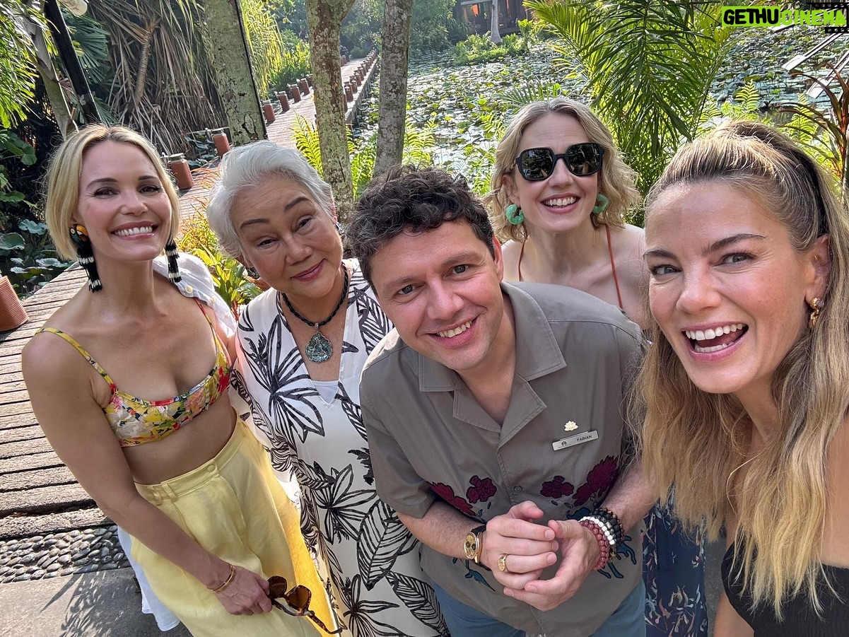 Leslie Bibb - 15.5K Likes - club 🪷...
episode three, week three #bts
@thewhitelotus @streamonmax @hbo
enjoy bbs
🤍