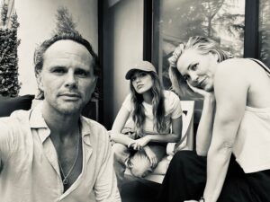 Leslie Bibb Instagram - club 🪷...
episode three, week three #bts
@thewhitelotus @streamonmax @hbo 
enjoy bbs 
🤍