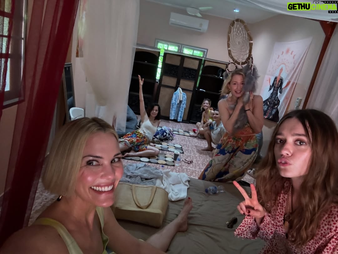 Leslie Bibb - 15.5K Likes - club 🪷...
episode three, week three #bts
@thewhitelotus @streamonmax @hbo
enjoy bbs
🤍