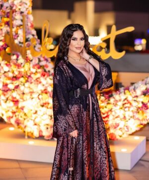 Lila Atrash Instagram - آخر سحور من خيمة حكايات شكراً منذر وبراءة احلى الأوقات دايماً بتكون معكم  @montherdarwish  @miss_honestyyy  وانشالله كل عام وانتم بخير 🤍 
💄 @banao_makeup_artist 
💇🏻‍♀️ @sima.hair.stylist 
👗 @laneroabaya 
📸 @sayedphotography1