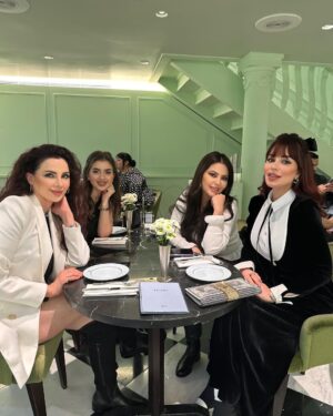 Lila Atrash Instagram - من احلى وأجمل السفرات يلي سافرتهم وبيقولوا ما بتعرف رفيقك إلا وقت السفر ، حقيقة سفرتي كانت حلوة بوجود اصدقاء السعادة والطاقة الإيجابية الحلوين كتير من برا ومن جوا @mirnakassabbeauty  @zozokahramana @mariee.reinee  بحبكم كتير 🤍