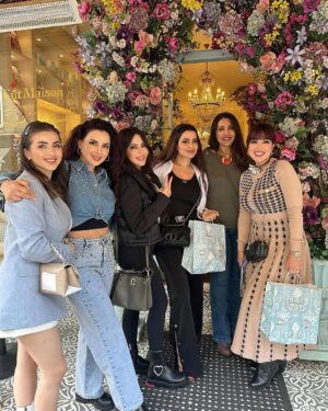 Lila Atrash Instagram - من احلى وأجمل السفرات يلي سافرتهم وبيقولوا ما بتعرف رفيقك إلا وقت السفر ، حقيقة سفرتي كانت حلوة بوجود اصدقاء السعادة والطاقة الإيجابية الحلوين كتير من برا ومن جوا @mirnakassabbeauty  @zozokahramana @mariee.reinee  بحبكم كتير 🤍