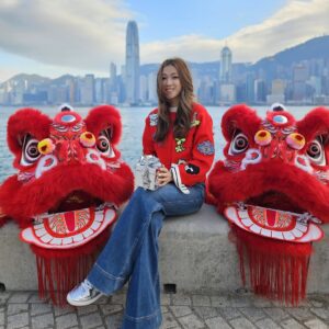 Linda Chung Instagram - 🧧🥰🥠🍀✨
新年快樂！ 
平平安安！
心想事成！
笑口常開！
好彩自然來！
恭喜發財！ 

lovelovelove 
 -L-

Outifit: @aliceandolivia_hongkong @purplepr 
Bag and shoes: @pedroshoes_official 
#happylunarnewyear