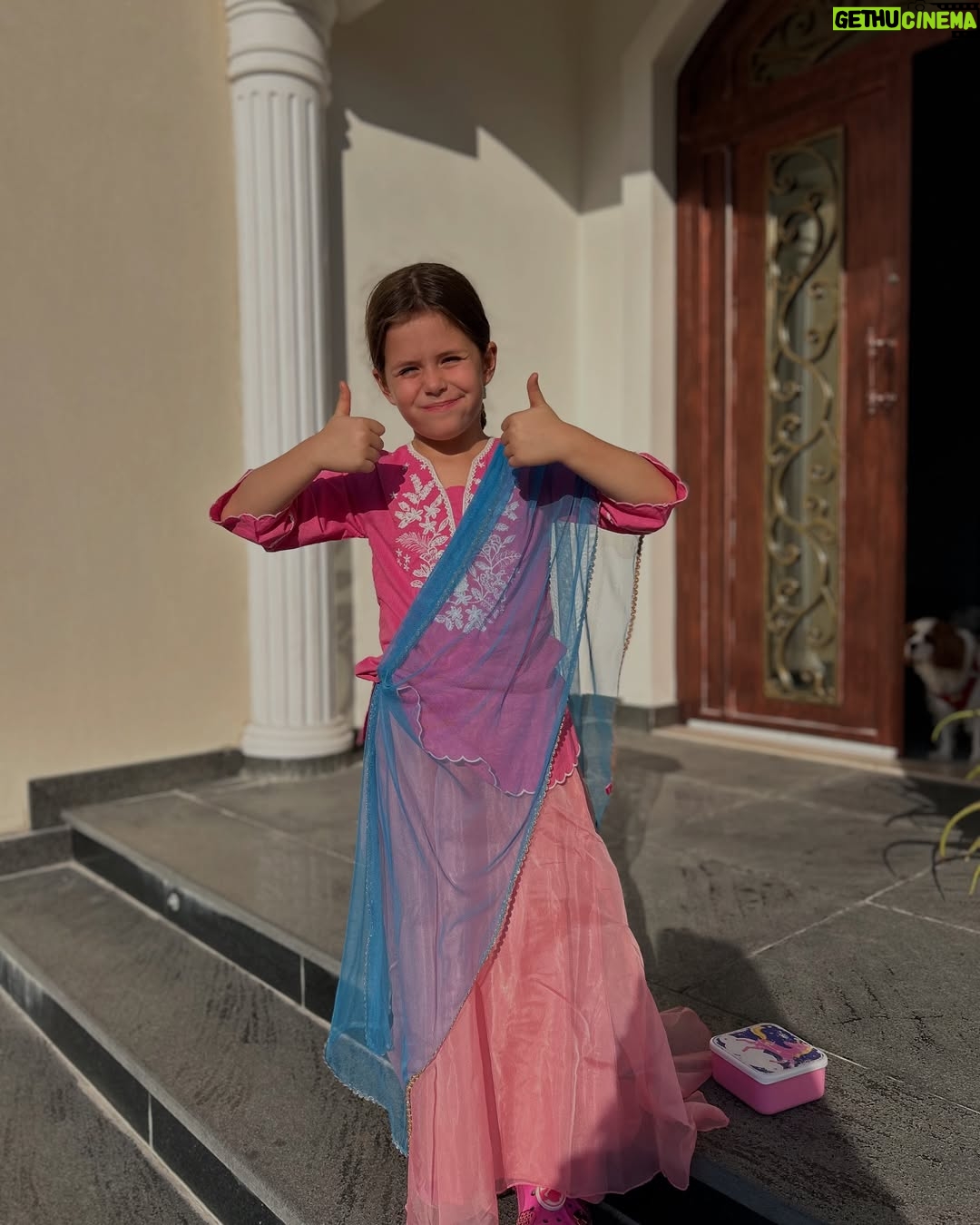 Lisa Ray - 12.8K Likes - Mere Rangwale Ranis
I feel it’s so important to celebrate traditions rooted in India for Sufi and Soleil 🌞
Soleil’s Dhaka saree is a present from @nadiasamdani ❤️
#holi2025❤️🧡💛💚💙💜