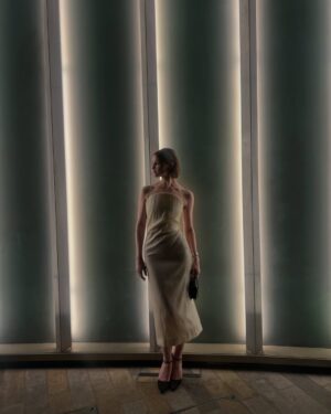 Lisa Vicari Instagram - Last Night at the @BAFTA x @vanityfair x @EE Rising Star Party 🪐

#EERisingStar
#EEBAFTAs

Partners:
@fourseasons
@donjuliotequila

Thank you for the beautiful stay @artotellondonbattersea @artotel
#artotel #myartotel (AD)

Red Carpet Photos by Joanne Davidson, on behalf of EE