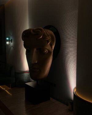 Lisa Vicari Instagram - Last Night at the @BAFTA x @vanityfair x @EE Rising Star Party 🪐

#EERisingStar
#EEBAFTAs

Partners:
@fourseasons
@donjuliotequila

Thank you for the beautiful stay @artotellondonbattersea @artotel
#artotel #myartotel (AD)

Red Carpet Photos by Joanne Davidson, on behalf of EE
