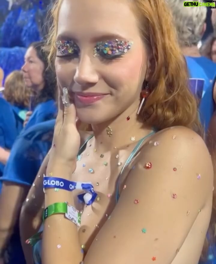 Lorena Comparato - 4.6K Likes - #tbt de carnaVRAU pq já tô animada e contando as horas pro #carnaval desse ano 🎉🎊❤️🔥