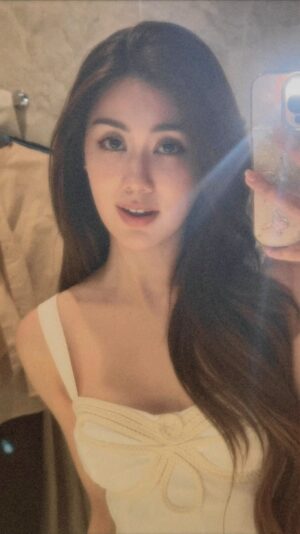 Lorena Lalina Schuett Instagram - hola
