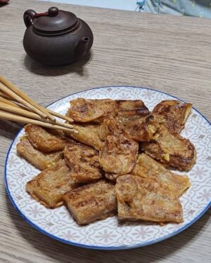 Lorene Ren Instagram - 元宵節快樂🏮

從除夕到農曆十五
珍惜著跟家人親戚朋友相聚的時刻
吃自家大廚們親手料理的美食
喝著讓人開心的飲料
玩著有趣又激烈的遊戲
趁好天氣四處走走曬太陽
真是豐富又幸福的農曆新年🧧

猜猜我今晚湯圓吃幾顆？