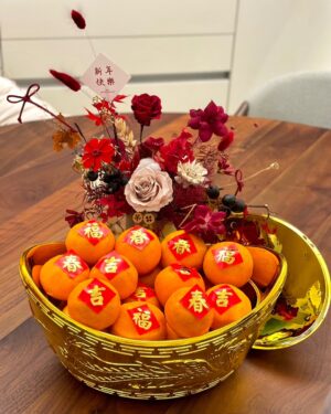 Lorene Ren Instagram - 元宵節快樂🏮

從除夕到農曆十五
珍惜著跟家人親戚朋友相聚的時刻
吃自家大廚們親手料理的美食
喝著讓人開心的飲料
玩著有趣又激烈的遊戲
趁好天氣四處走走曬太陽
真是豐富又幸福的農曆新年🧧

猜猜我今晚湯圓吃幾顆？