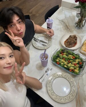 Louise Wong Instagram - Me and my Valentine💌

#HappyValentinesDay 
#TheBiggestRosesthatieversaw🤣
#🧑🏻‍🍳👩🏻‍🍳