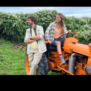 Lucie Lucas Instagram - Demain Lundi 24 Février sur TF1 à 21h10... on retrouve Clem et sa tribu pour une rando épique à travers des paysages bretons tous plus beaux les uns que les autres... pas besoin d'avoir vu les épisodes précédents pour regarder ces 2 épisodes drôles et émouvants... si tu veux te faire du bien demain soir ? c'est Clem qu'il faut regarder 🥰
✨️

@carolerichertofficiel @elina.solomon_officiel @solene_hebert_officiel @thomas_chomel @agustingaliana @jean.dell @gamelonlaurent @bernardyerles
Réalisation @loumagnan
@merlinproductions_  @mediawan.officiel @tf1
