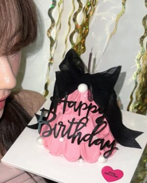 Luda Instagram - 🫧HAPPY LUDA DAY🤍
올해도 어김없이 축하해준 분들께 감사드려요( • ̫ •̥ )
생일마다 느끼는거지만 제 인생의 가장 큰 행복은 
우정들을 만난거에요 받은 사랑과 축하만큼 아니 그보다 더 
좋은 모습으로 보답할게요 ෆ.̮ෆ
축하해주셔서 감사합니다!