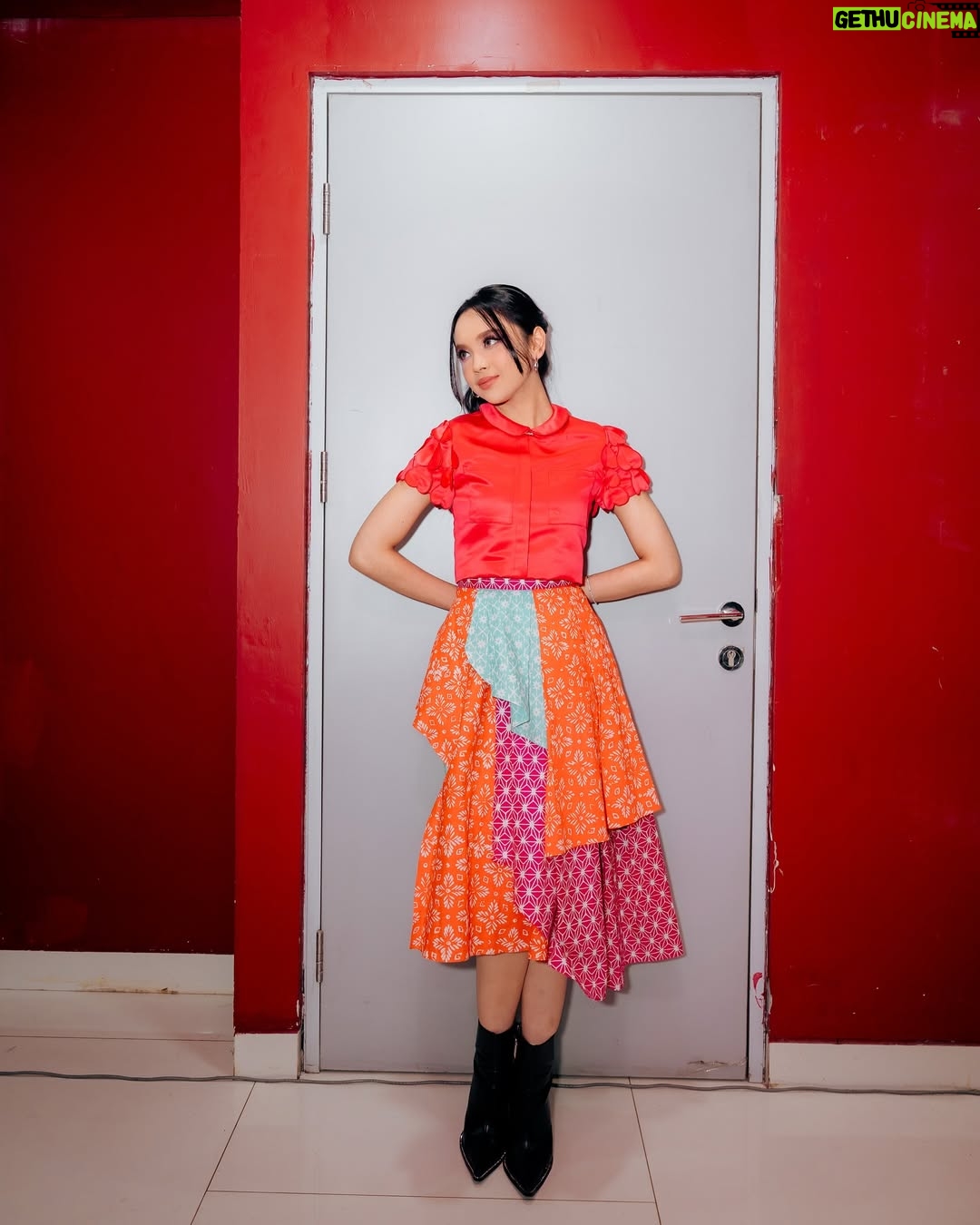 Lyodra - 227.8K Likes - Aku terlalu cinta dia… Dianya siapasii tehh?? 🤪
Keseruan HUT Transmedia semalam. ❤️
In @jessiegunawanstudio
Styled by @wanda_haraa