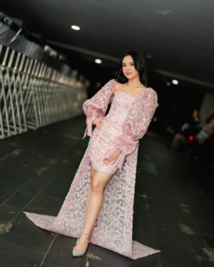 Lyodra Instagram - Aku terlalu cinta dia… Dianya siapasii tehh?? 🤪

Keseruan HUT Transmedia semalam. ❤️ 

In @jessiegunawanstudio 
Styled by @wanda_haraa