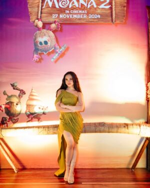 Lyodra Instagram - Terima kasih @disneyindonesia yg mempercayakan aku jd pengisi soundtrack disney’s moana 2 “Jauh Di Sana”. Proses yg begitu cepat dan totalitas. Sebagai salah satu  pencinta film disney dan penyuka lagu” disney, pernah dulu waktu masih anak” menuju remaja  punya angan angan ngisi soundtrack disney, sekarang aku jd pengisi soundtrack Moana 2 “Jauh Di Sana”. Thank you Universal Music Indonesia, Thank you all yg suka lagu2 aku❤️

In @sebastiangunawanofficial 
Styled @wanda_haraa
