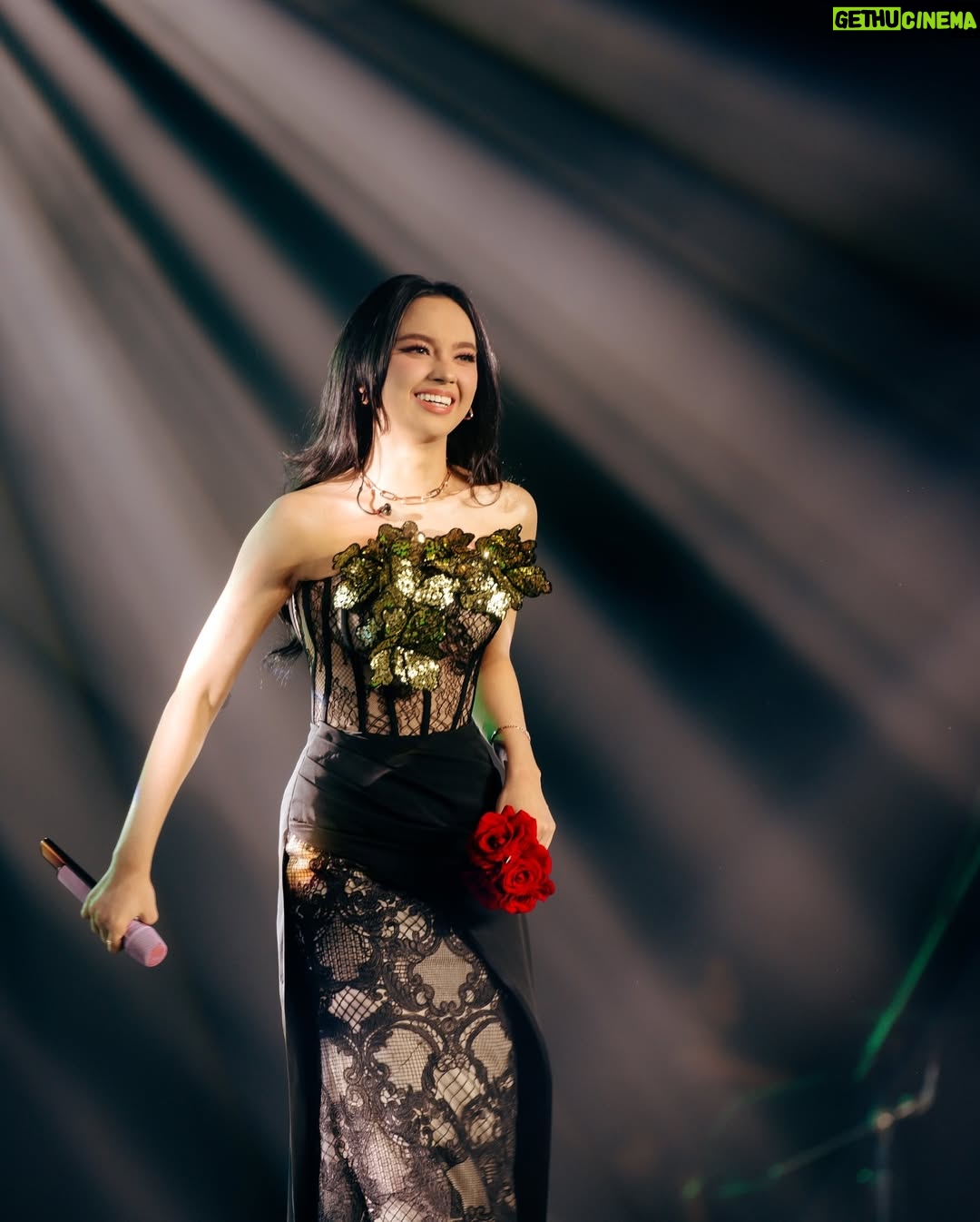 Lyodra - 235.7K Likes - Lost in ur eyes.
In @jessiegunawanstudio
Headpiece @rinaldyyunardi