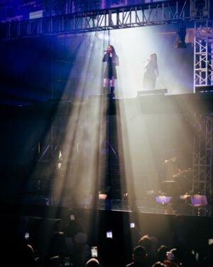 Lyodra Instagram - SUPERDIVA KONSER. Terharu, bangga dan merasa terberkati menjadi salah satu bagian dalam konser besar ini. Buatku konser ini begitu istimewa karna satu panggung dgn nama besar 3 Diva yg ternyata disamping nama besar mereka punya karakter yg istimewa yg memberi kita kenyamanan. Aku sebagai penyanyi baru banyak belajar berbagai sisi dari mereka, love you mimi Kd, mama Uthe, mami Titi Dj. My girls titi, ziva, kita sudah melangkah sejauh ini semoga kita kebagian rezeki seperti senior kita. Menjelang konser, kita kurang sehat bahkan h-2 aku masih opname dbd tp akhirnya kita bisa memberikan yg terbaik. Terima kasih banyak Om Erwin om jay dan semua tim di belakang layar hingga konser ini berjalan dengan baik. Terima kasih yg sudah nonton dan menyukai karya karya kita ❤️