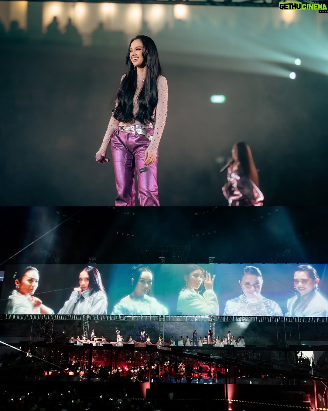 Lyodra - 251.4K Likes - SUPERDIVA KONSER. Terharu, bangga dan merasa terberkati menjadi salah satu bagian dalam konser besar ini. Buatku konser ini begitu istimewa karna satu panggung dgn nama besar 3 Diva yg ternyata disamping nama besar mereka punya karakter yg istimewa yg memberi kita kenyamanan. Aku sebagai penyanyi baru banyak belajar berbagai sisi dari mereka, love you mimi Kd, mama Uthe, mami Titi Dj. My girls titi, ziva, kita sudah melangkah sejauh ini semoga kita kebagian rezeki seperti senior kita. Menjelang konser, kita kurang sehat bahkan h-2 aku masih opname dbd tp akhirnya kita bisa memberikan yg terbaik. Terima kasih banyak Om Erwin om jay dan semua tim di belakang layar hingga konser ini berjalan dengan baik. Terima kasih yg sudah nonton dan menyukai karya karya kita ❤️