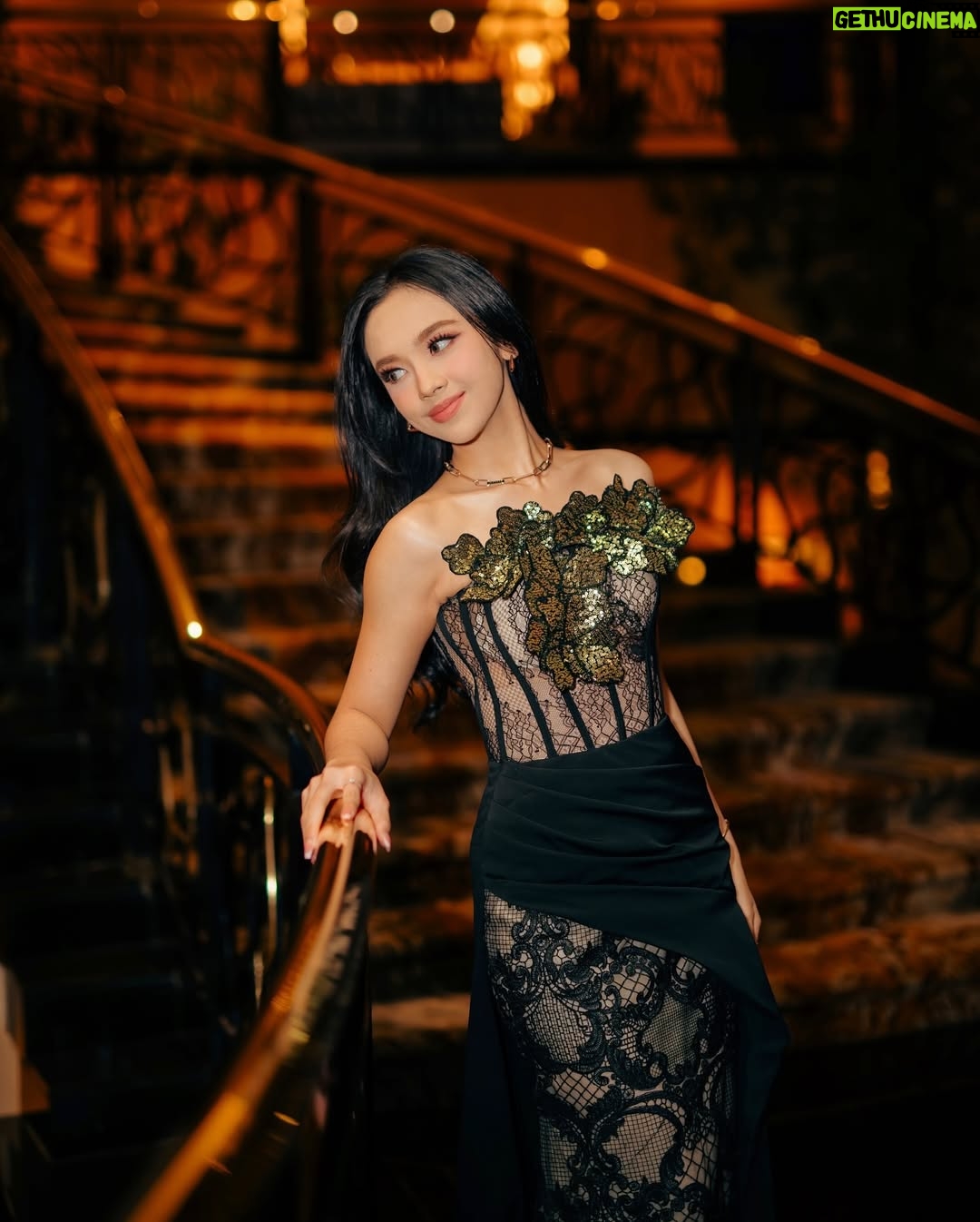 Lyodra - 235.7K Likes - Lost in ur eyes.
In @jessiegunawanstudio
Headpiece @rinaldyyunardi