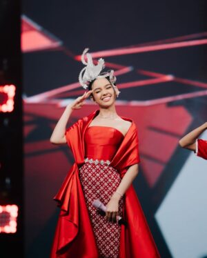 Lyodra Instagram - Lost in ur eyes.

In @jessiegunawanstudio 
Headpiece @rinaldyyunardi