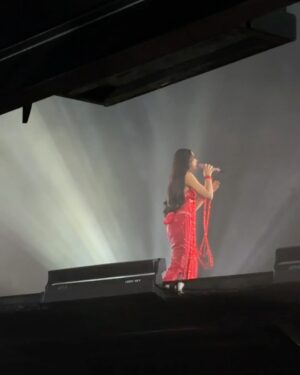 Lyodra Instagram - SUPERDIVA KONSER. Terharu, bangga dan merasa terberkati menjadi salah satu bagian dalam konser besar ini. Buatku konser ini begitu istimewa karna satu panggung dgn nama besar 3 Diva yg ternyata disamping nama besar mereka punya karakter yg istimewa yg memberi kita kenyamanan. Aku sebagai penyanyi baru banyak belajar berbagai sisi dari mereka, love you mimi Kd, mama Uthe, mami Titi Dj. My girls titi, ziva, kita sudah melangkah sejauh ini semoga kita kebagian rezeki seperti senior kita. Menjelang konser, kita kurang sehat bahkan h-2 aku masih opname dbd tp akhirnya kita bisa memberikan yg terbaik. Terima kasih banyak Om Erwin om jay dan semua tim di belakang layar hingga konser ini berjalan dengan baik. Terima kasih yg sudah nonton dan menyukai karya karya kita ❤️