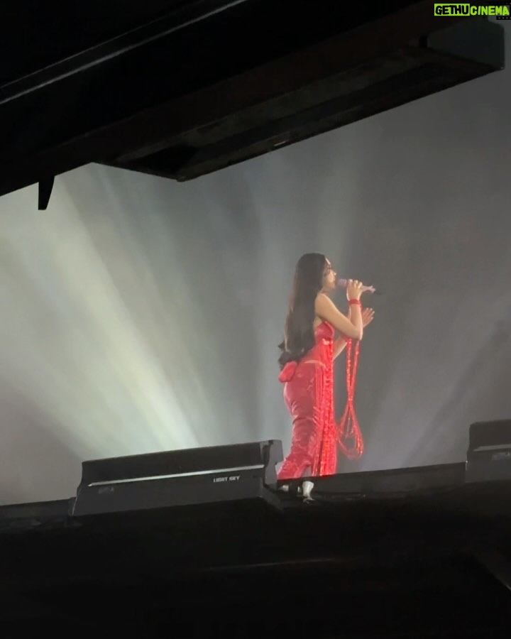 Lyodra - 251.4K Likes - SUPERDIVA KONSER. Terharu, bangga dan merasa terberkati menjadi salah satu bagian dalam konser besar ini. Buatku konser ini begitu istimewa karna satu panggung dgn nama besar 3 Diva yg ternyata disamping nama besar mereka punya karakter yg istimewa yg memberi kita kenyamanan. Aku sebagai penyanyi baru banyak belajar berbagai sisi dari mereka, love you mimi Kd, mama Uthe, mami Titi Dj. My girls titi, ziva, kita sudah melangkah sejauh ini semoga kita kebagian rezeki seperti senior kita. Menjelang konser, kita kurang sehat bahkan h-2 aku masih opname dbd tp akhirnya kita bisa memberikan yg terbaik. Terima kasih banyak Om Erwin om jay dan semua tim di belakang layar hingga konser ini berjalan dengan baik. Terima kasih yg sudah nonton dan menyukai karya karya kita ❤️