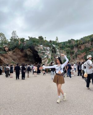 Lyodra Instagram - Disney seaaaa 🐚🧜‍♀️🏰 ✨💛