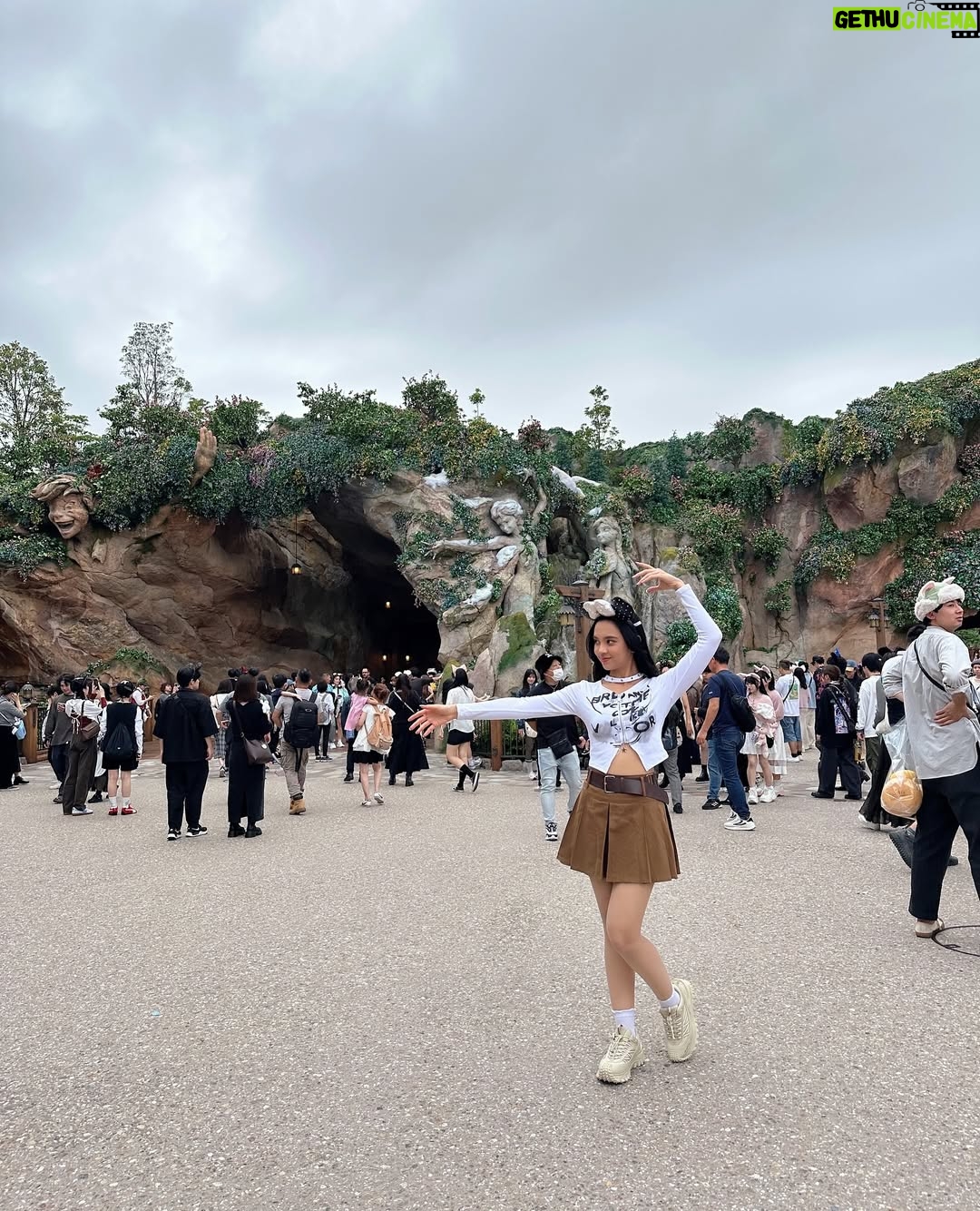 Lyodra - 354.8K Likes - Disney seaaaa 🐚🧜♀️🏰 ✨💛