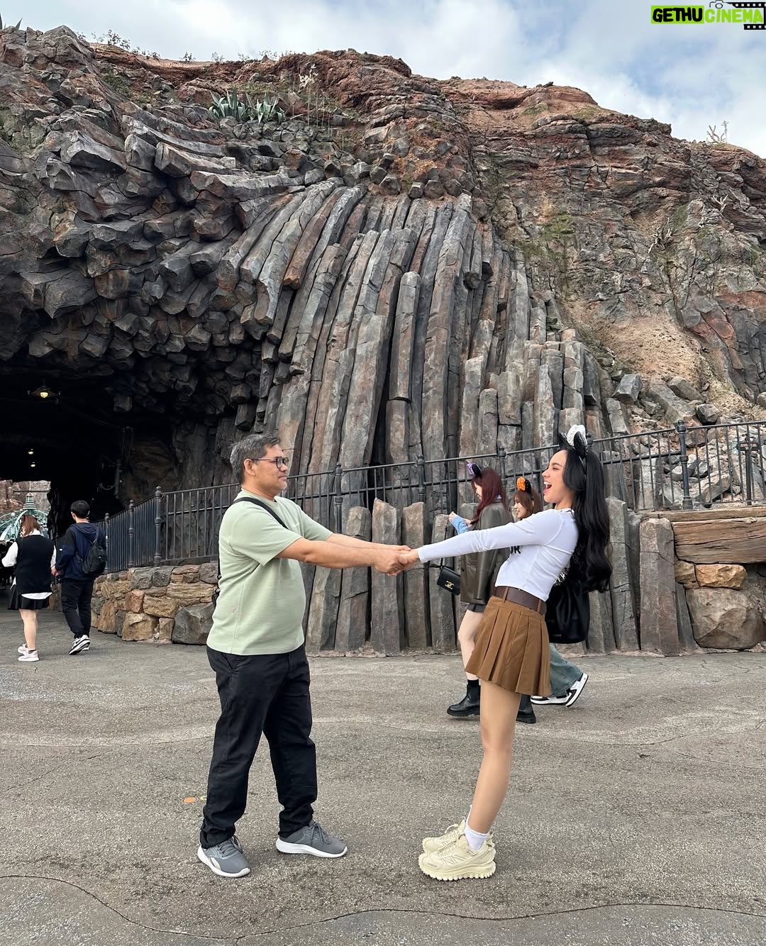 Lyodra - 354.8K Likes - Disney seaaaa 🐚🧜♀️🏰 ✨💛