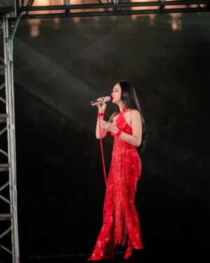 Lyodra Instagram - SUPERDIVA KONSER. Terharu, bangga dan merasa terberkati menjadi salah satu bagian dalam konser besar ini. Buatku konser ini begitu istimewa karna satu panggung dgn nama besar 3 Diva yg ternyata disamping nama besar mereka punya karakter yg istimewa yg memberi kita kenyamanan. Aku sebagai penyanyi baru banyak belajar berbagai sisi dari mereka, love you mimi Kd, mama Uthe, mami Titi Dj. My girls titi, ziva, kita sudah melangkah sejauh ini semoga kita kebagian rezeki seperti senior kita. Menjelang konser, kita kurang sehat bahkan h-2 aku masih opname dbd tp akhirnya kita bisa memberikan yg terbaik. Terima kasih banyak Om Erwin om jay dan semua tim di belakang layar hingga konser ini berjalan dengan baik. Terima kasih yg sudah nonton dan menyukai karya karya kita ❤️
