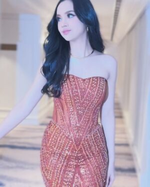 Lyodra Instagram - Kamu jgn terlalu dingin, aku gampang pilek🤧