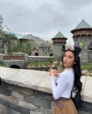 Lyodra Instagram - Disney seaaaa 🐚🧜‍♀️🏰 ✨💛