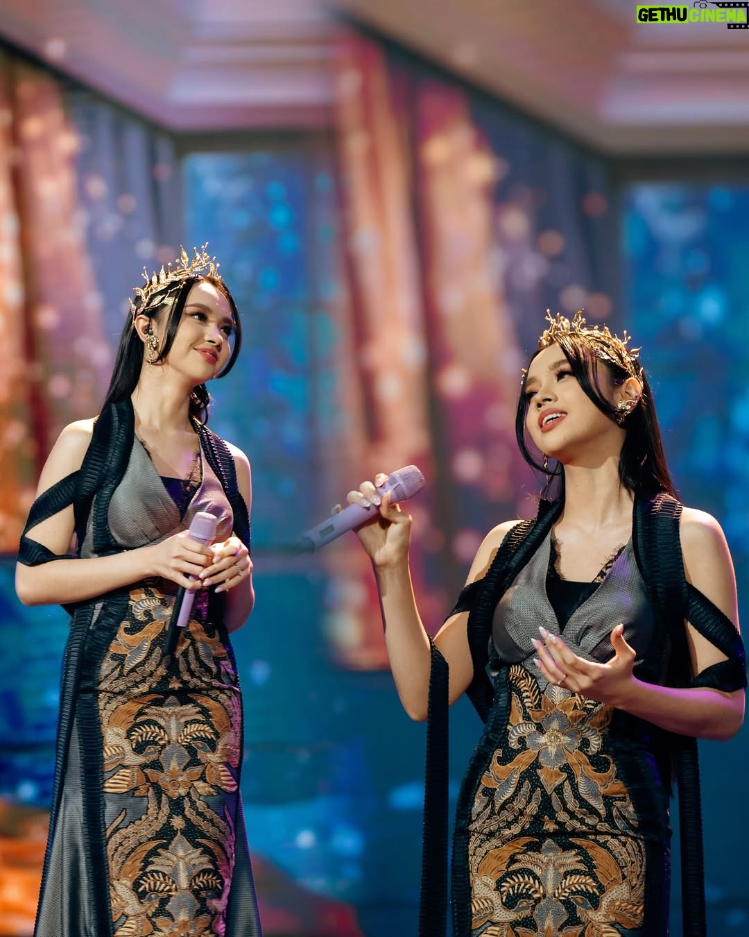 Lyodra - 241.7K Likes - Angin sampaikan rindu.. apa yg kalian lakuin kalo rindu sm seseorang?
In @intanavantie.inav // @byansoe
Headpiece @rinaldyyunardi
Styled by @wanda_haraa
