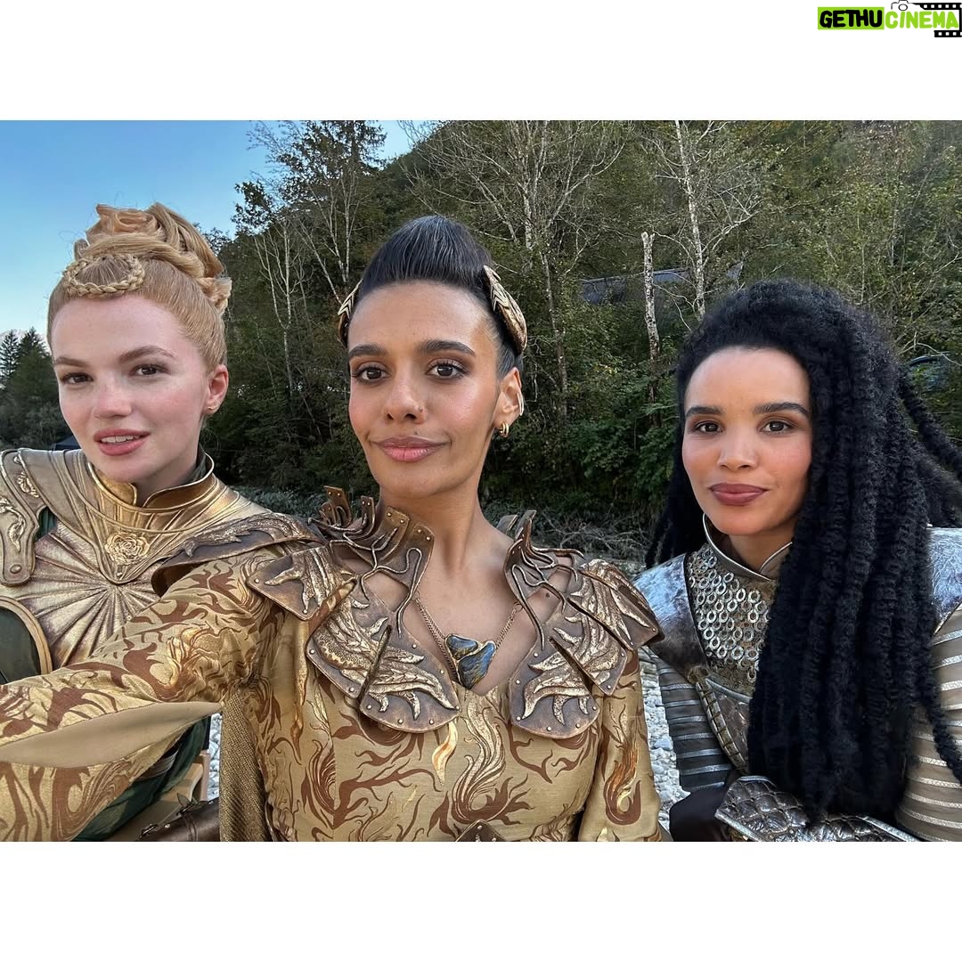 Madeleine Madden - 12.5K Likes - Had to do a special post for the magnificent Amyrlin’s Armor and the incredible vision of @davinajl and @sharon_gilham_costume_design
Egwene is a character who takes pride in her identity and her roots, and this costume honors that beautifully. From the intricate symbols of the Flame of Tar Valon to the reimagined Two Rivers braid, every element reflects who she is at her core.
This look is quintessentially Egwene, a homage to her journey, her power, and the traditions that shaped her.