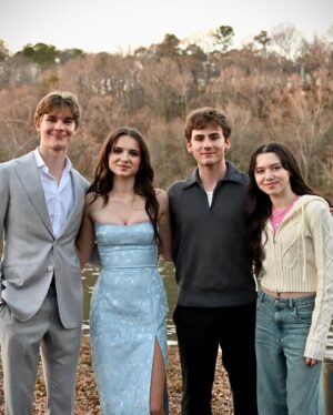 Madeleine McGraw Instagram - Winter formal 2025🩵

Thank you so much @chelseajaugustine for glamming me up!
