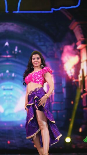 Madhuri Jain Instagram - ✨ @it_is_madhuri set the stage on fire with her electrifying performance of Ra Ra Rakkama at Prabhudeva’s Dance Concert! 🎶💃 Her first live show, and she absolutely nailed it with her moves! 💥🔥 This is just the beginning of something spectacular! 🌟👏

📸 @kawinprakash.durai @jefreezestudios 

#MadhuriJain 💫 #RaRaRakkama 🎵 #PrabhudevaDanceConcert 🎭 #StageOnFire 🔥