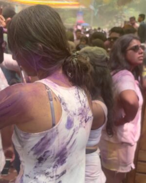 Madhurima Roy Instagram - Happiest Holi hai jiiiii 🩵🩷🚀🥳

- with the best people @haanjiharshhh @tejushkajodze @ashrit_wadhwa @jyottubhalla