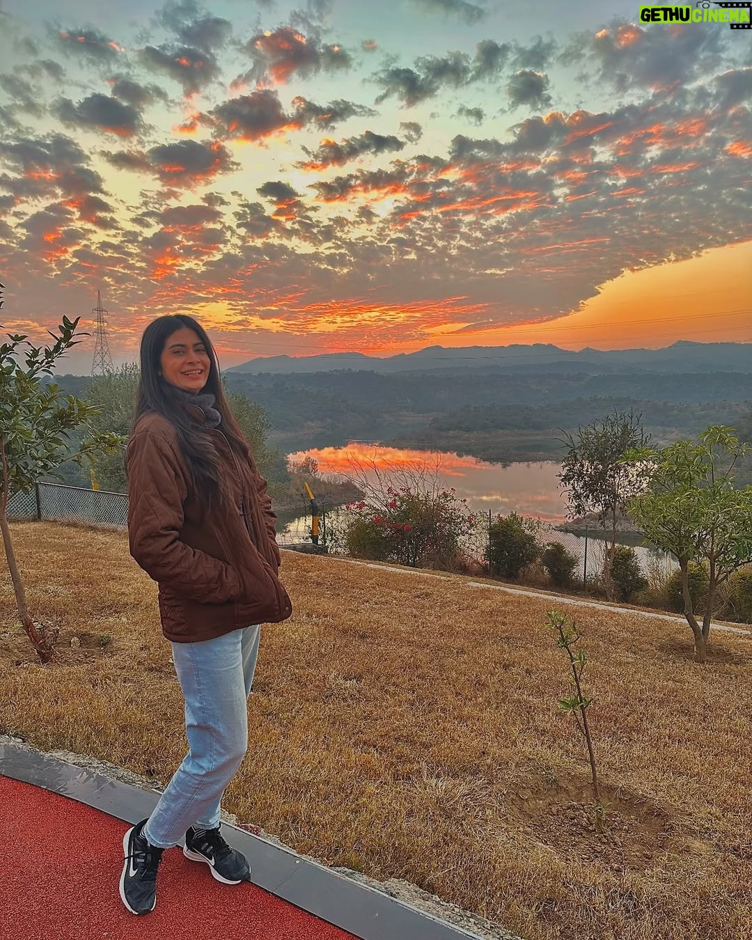 Madiha Iftikhar - 1.4K Likes - Beautiful captures at mangla park 👌
(Now I am free to upload the pictures from my mangla trip)
#madihaiftikhar #madiha #reels #picoftheday #pictures #family #time #unwind #relax #mangla #pakistan #mothernature